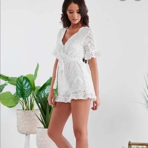 New White Eyelet Lace Romper w/ Ruffles - NWOT - Picture 3 of 9